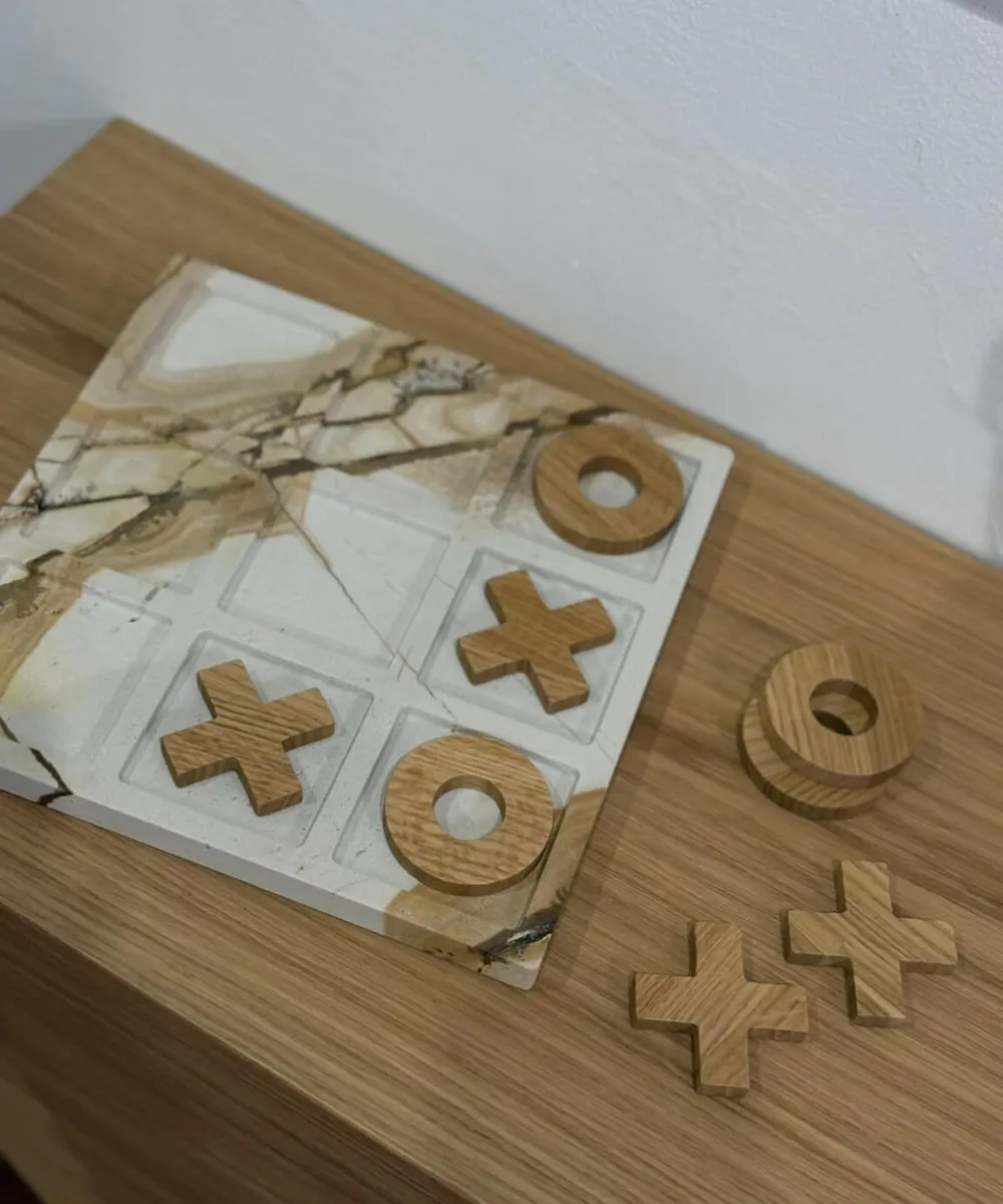 Gioco del tris in marmo e legno