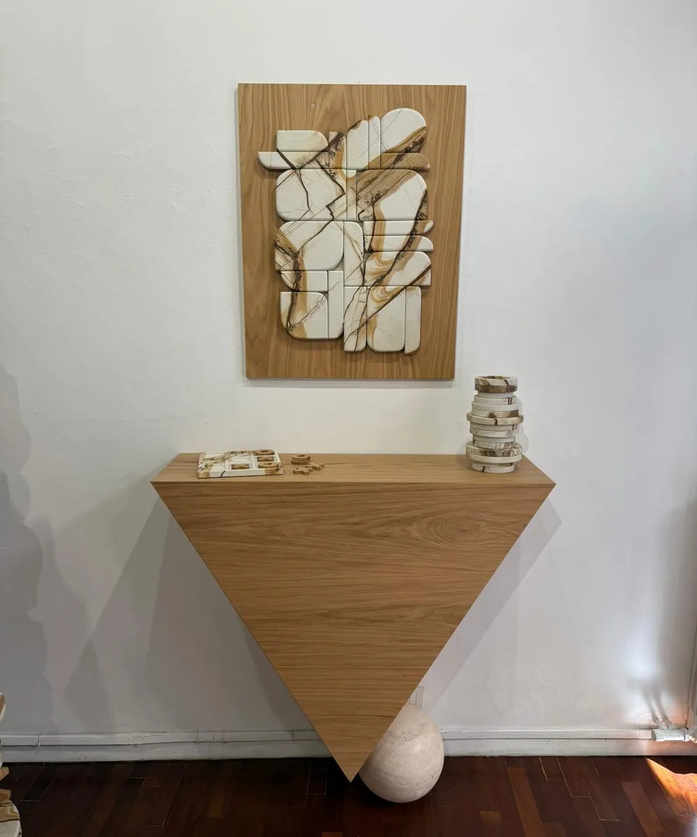 Consolle e pannello decorativo in marmo e legno