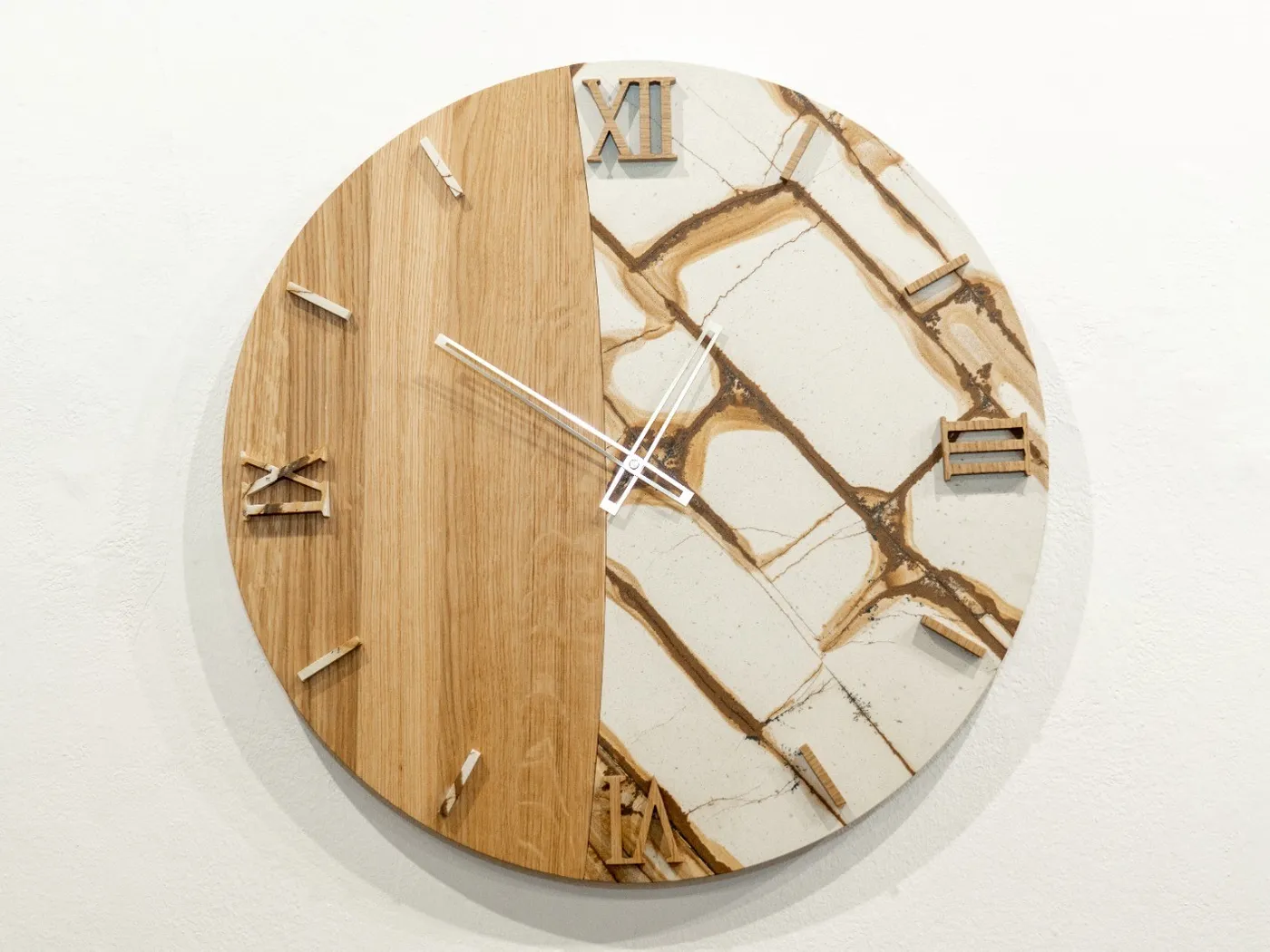 Orologio da parete metà legno e metà marmo