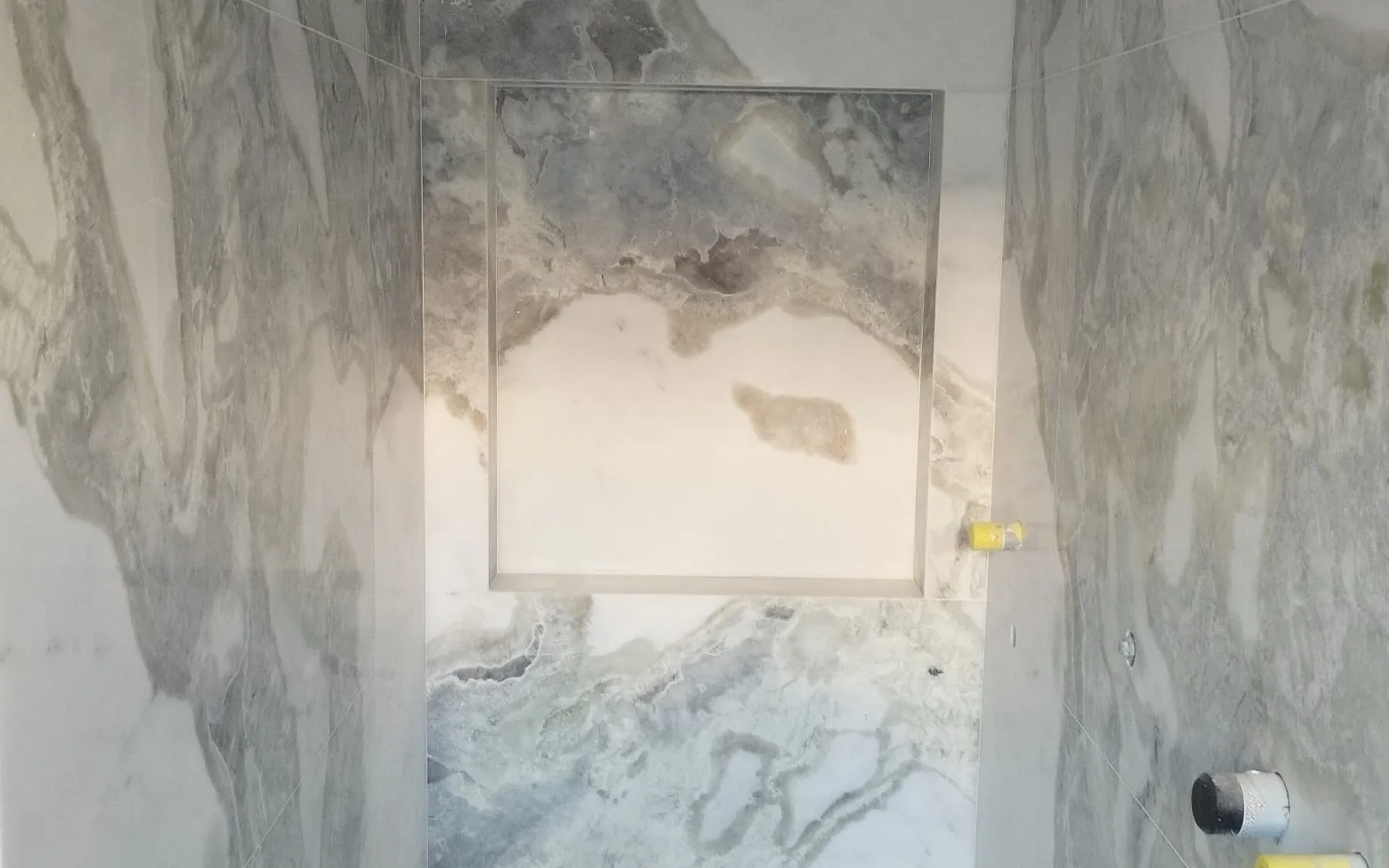 Bagno in Breccia, dettaglio